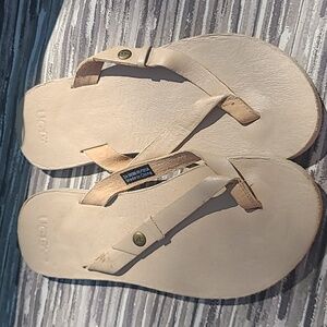 Ugg tan leather flip flop